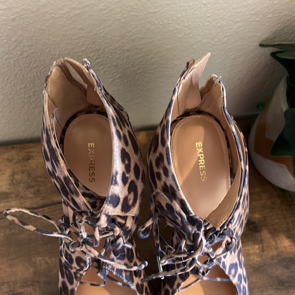 Express size 10 lace up suede leopard pumps - Picture 6 of 7